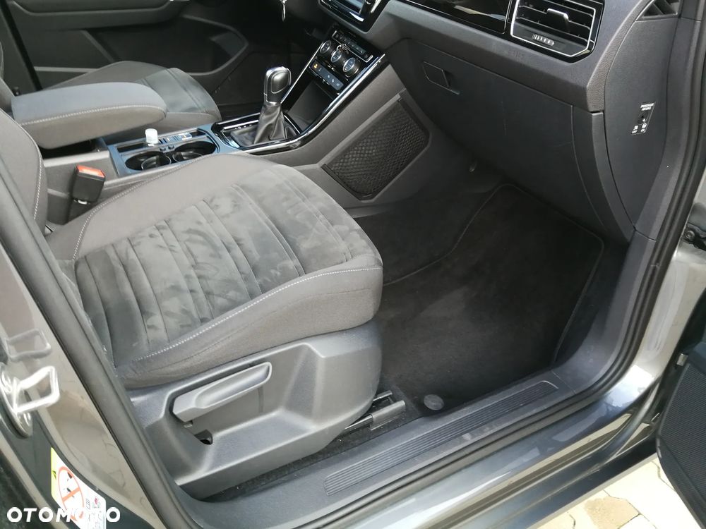 Volkswagen Touran - 11