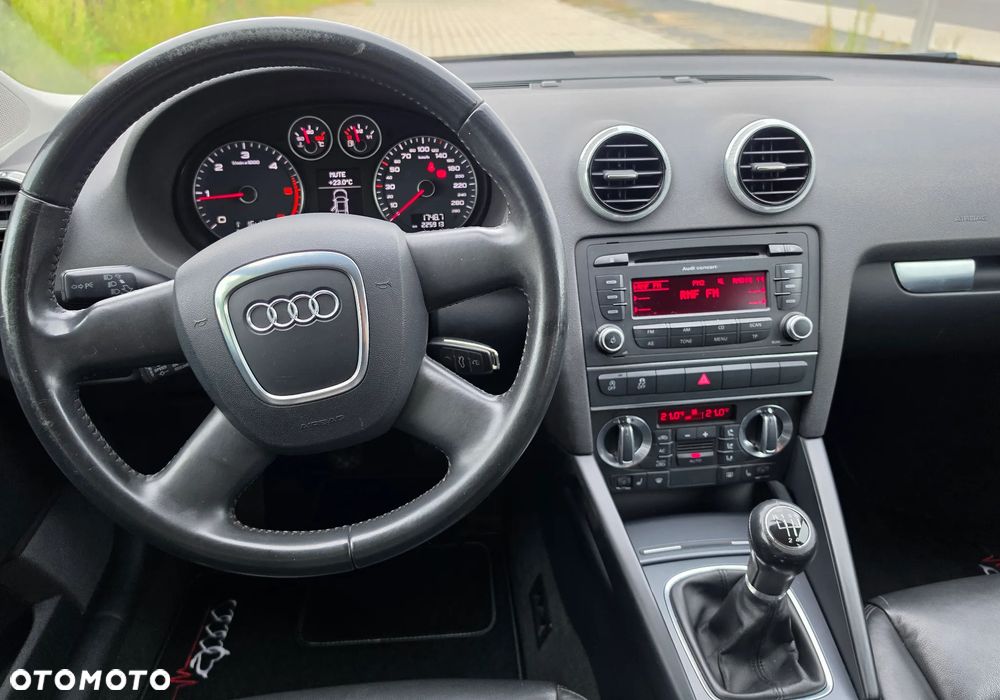 Audi A3 Sportback 1.6 TDI DPF Ambiente - 13