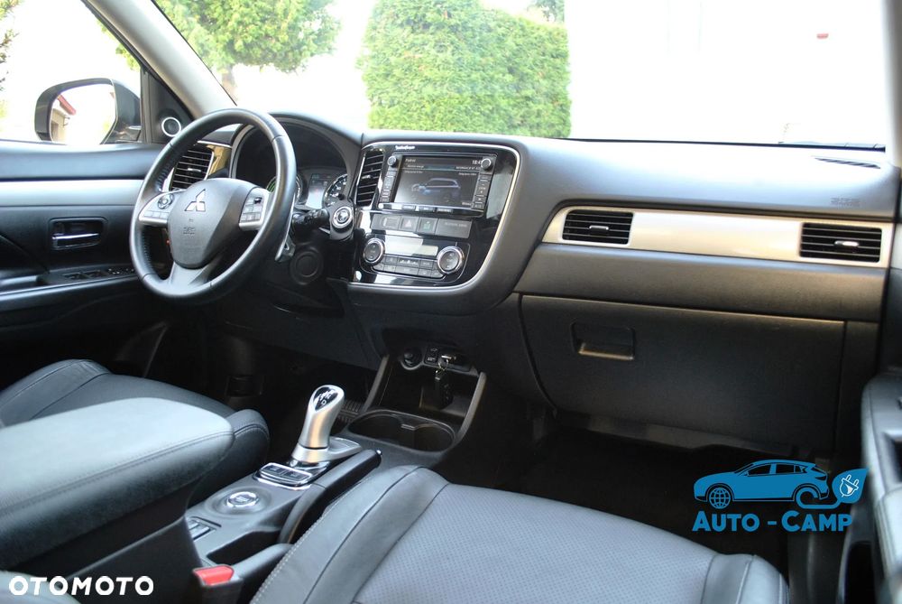 Mitsubishi Outlander Instyle NAVI + - 36