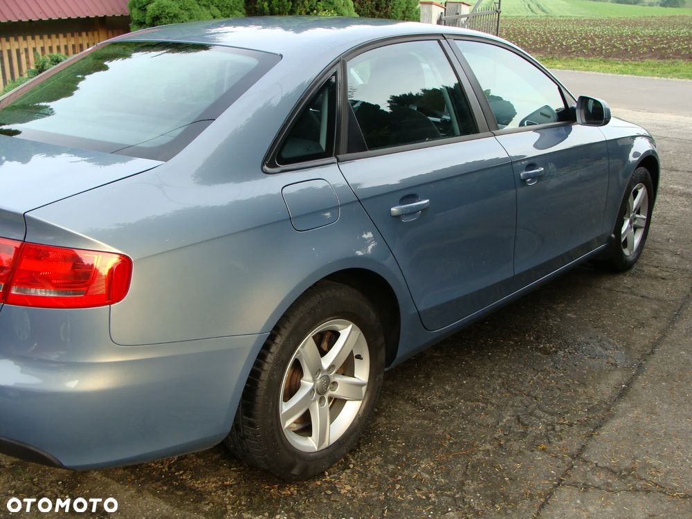 Audi A4 Limousine - 10