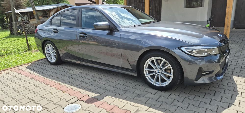BMW Seria 3 320d mHEV - 13