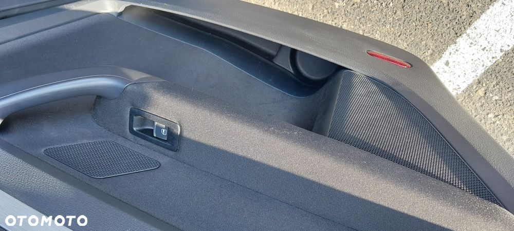 Volkswagen Touran 1.6 TDI DPF BlueMot Comfortline - 21