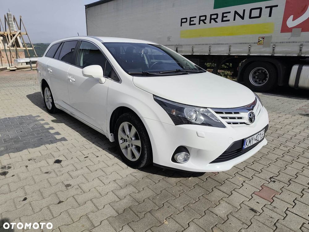 Toyota Avensis 2.0 D-4D Premium - 2