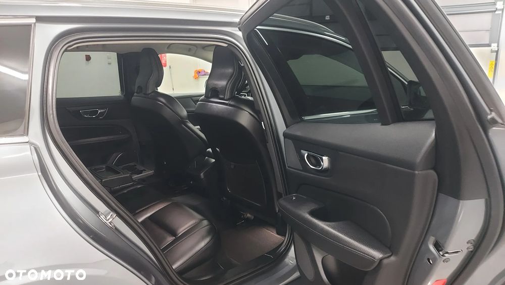 Volvo V60 D4 R-Design - 6