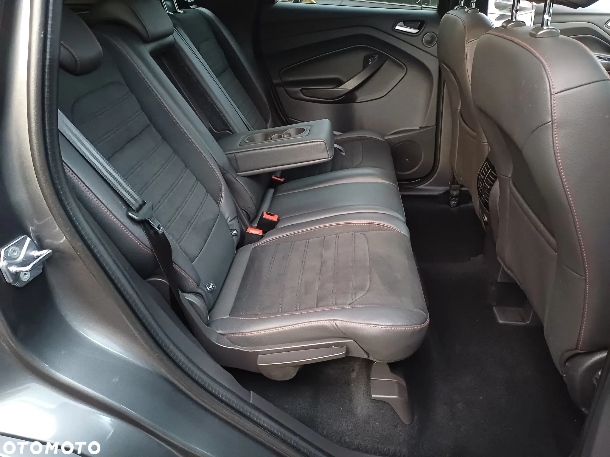 Ford Kuga 2.0 TDCi AWD ST-Line - 33