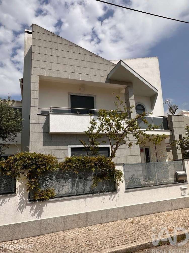 Moradia geminada T5 em Charneca de Caparica e Sobreda de 166 m2 - Grande imagem: 2/34