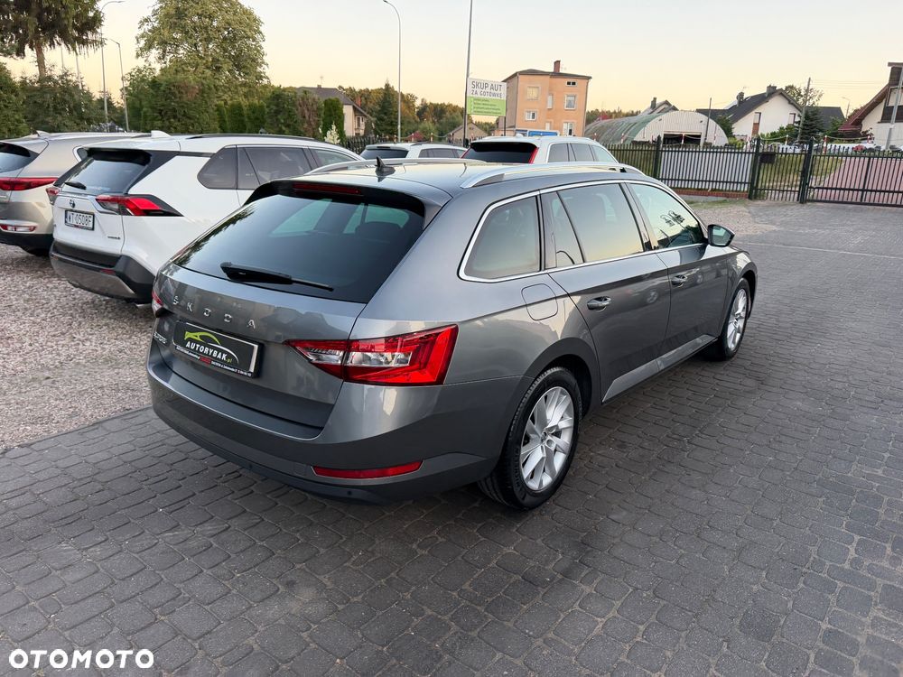 Skoda Superb 2.0 TDI SCR Style DSG - 34