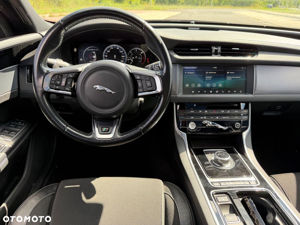 Jaguar XF 2.0 i4D R-Sport - 12
