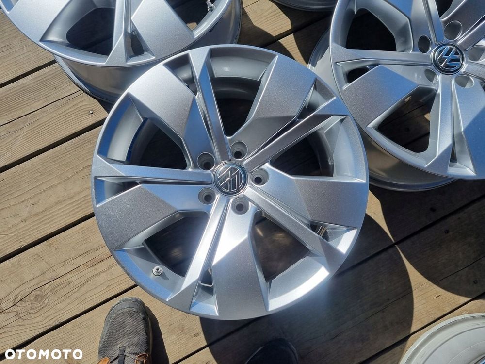 VW TOUAREQ III 760,AUDI Q7,A5,A4 ALLROAD alufelgi 8X18ET25 5X112,super stan - 2
