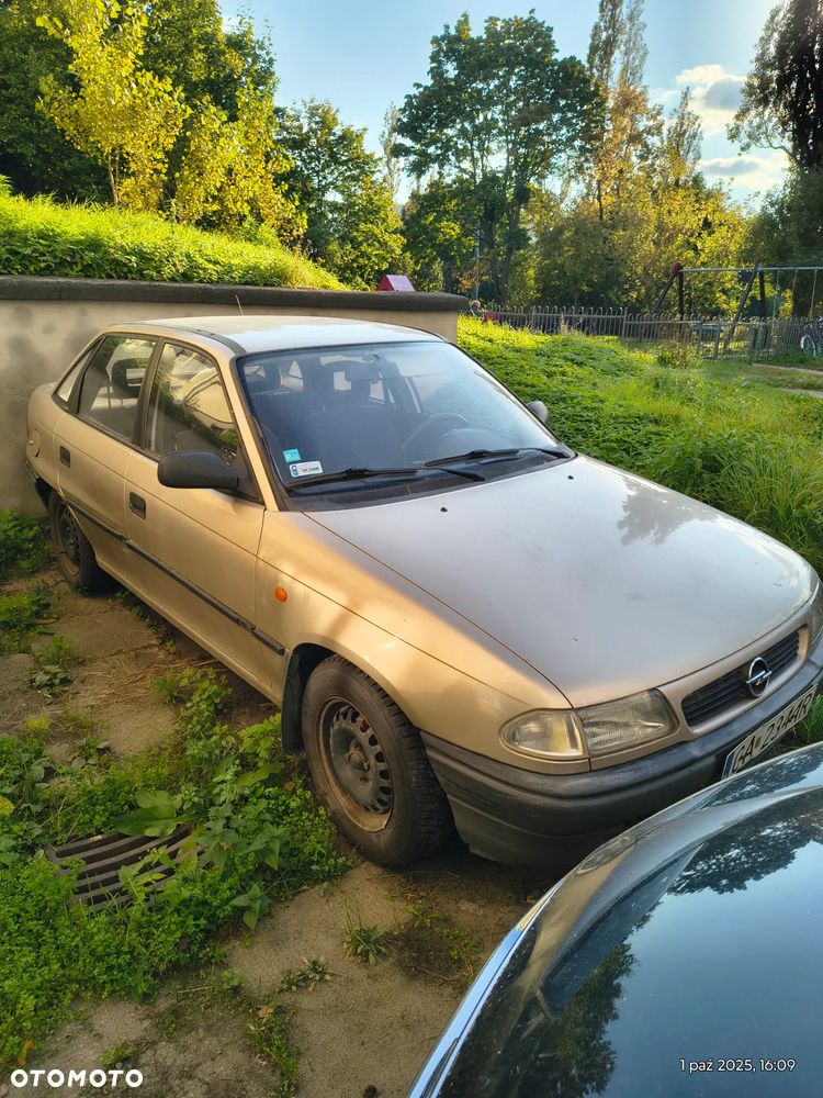 Opel Astra 1.4 GL - 1