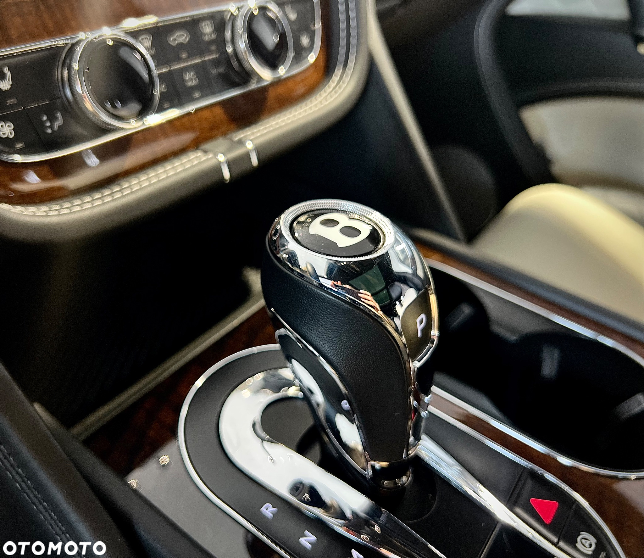Bentley Bentayga - 8