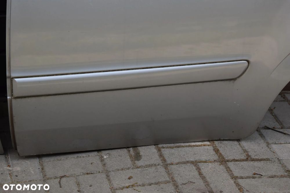 Opel Zafira B 05-14 Drzwi Lewy przód tył lewe przednie tylne srebrne Z157 bez korozji - 6