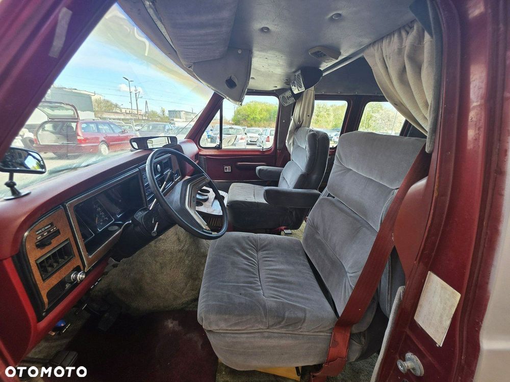 Ford Econoline - 8