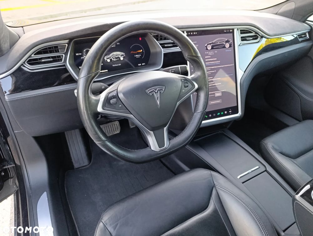Tesla Model S - 3