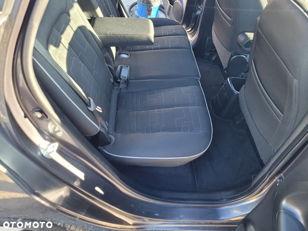 Kia Venga 1.6 CVVT Fifa World Cup Edition - 18