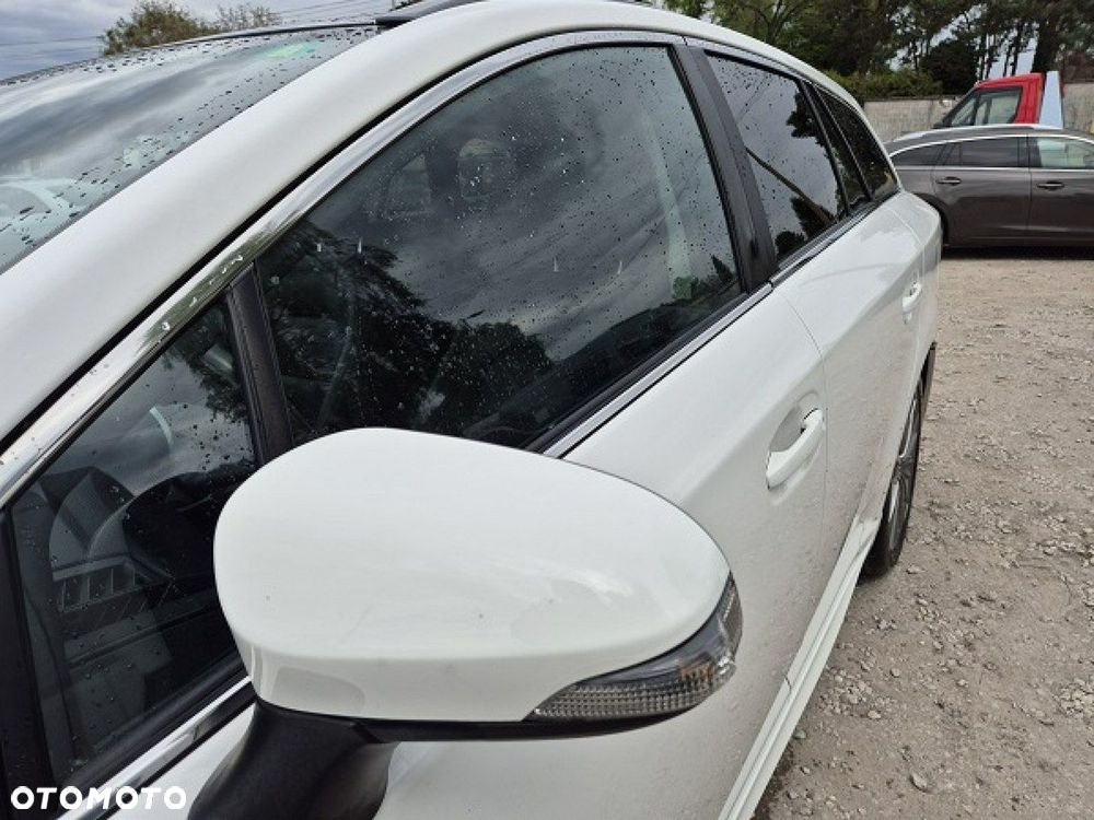 Toyota Avensis - 10