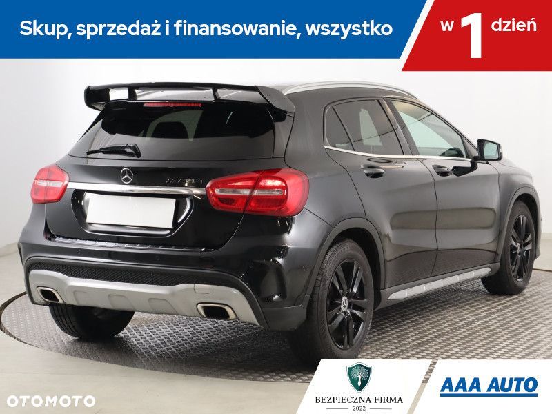 Mercedes-Benz GLA - 6