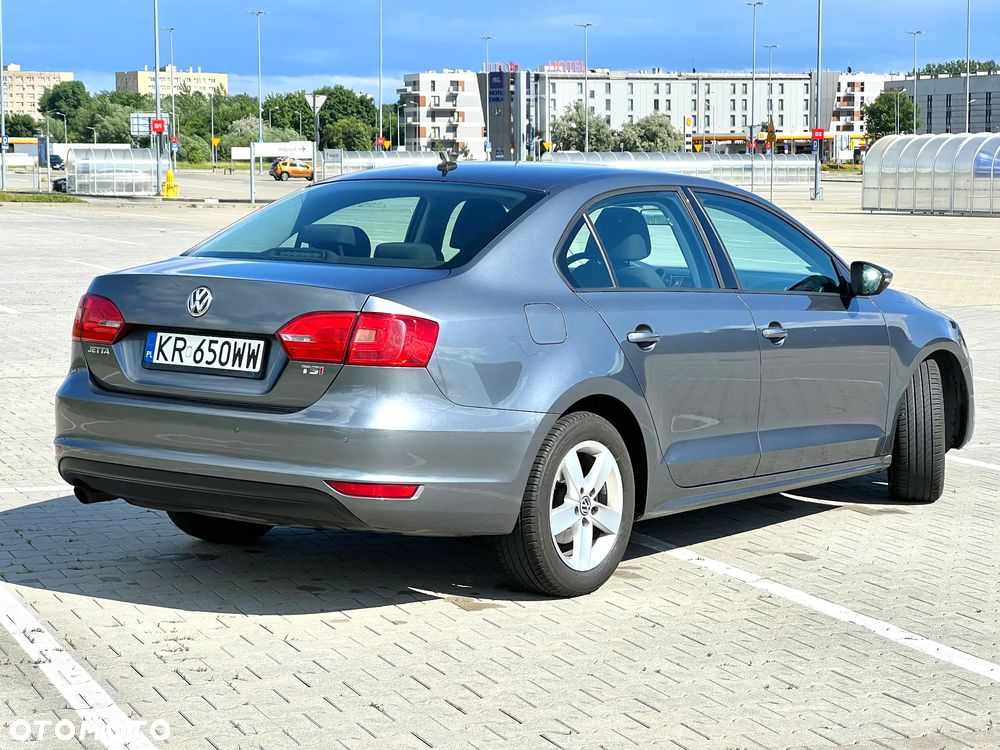 Volkswagen Jetta 1.2 TSI Trendline - 5
