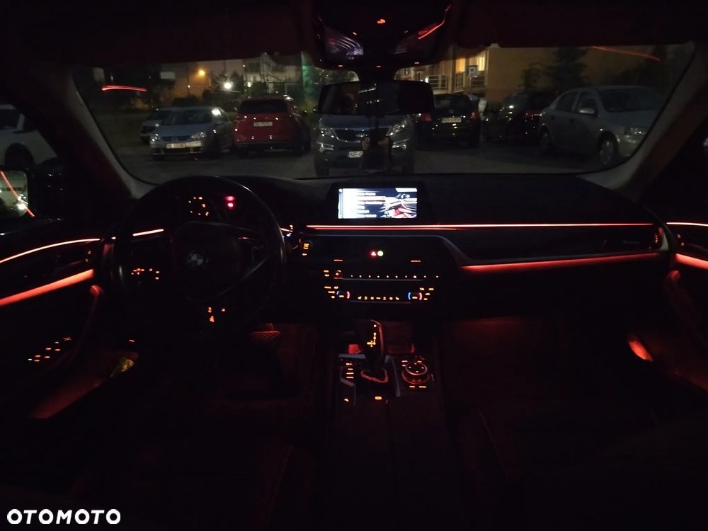 BMW Seria 5 518d Luxury Line - 36