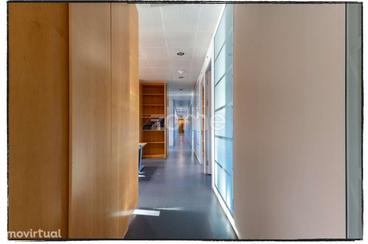 Escritório para Arrendamento – 1.055 m² | Sintra Business Park - Grande imagem: 2/17