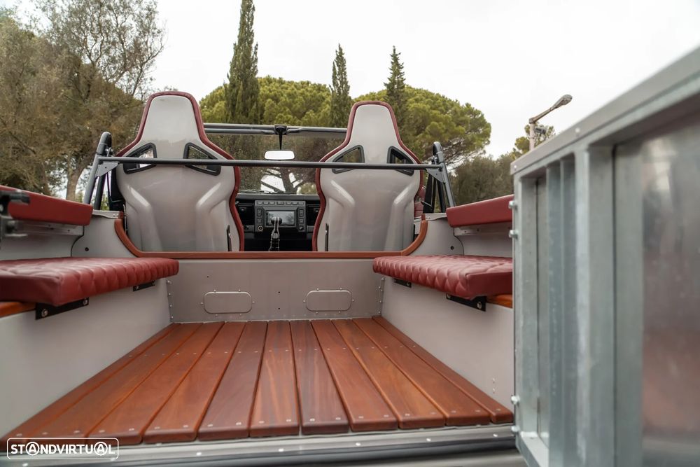 Land Rover Defender - 18