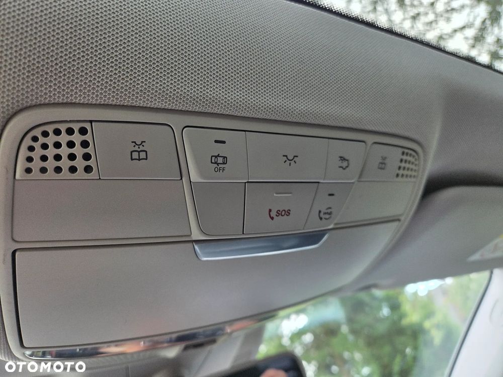 Mercedes-Benz Klasa E 220 d 4Matic T 9G-TRONIC - 17