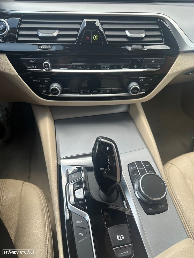 BMW 530 e iPerformance Line Luxury - 36
