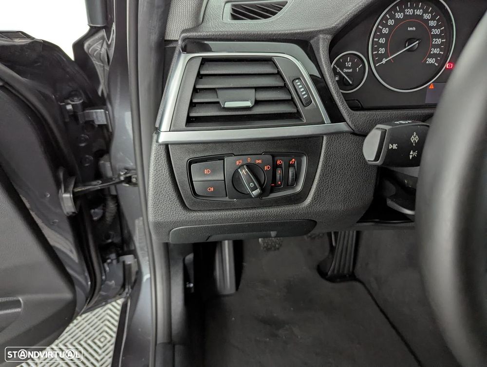 BMW 318 d Line Sport - 23