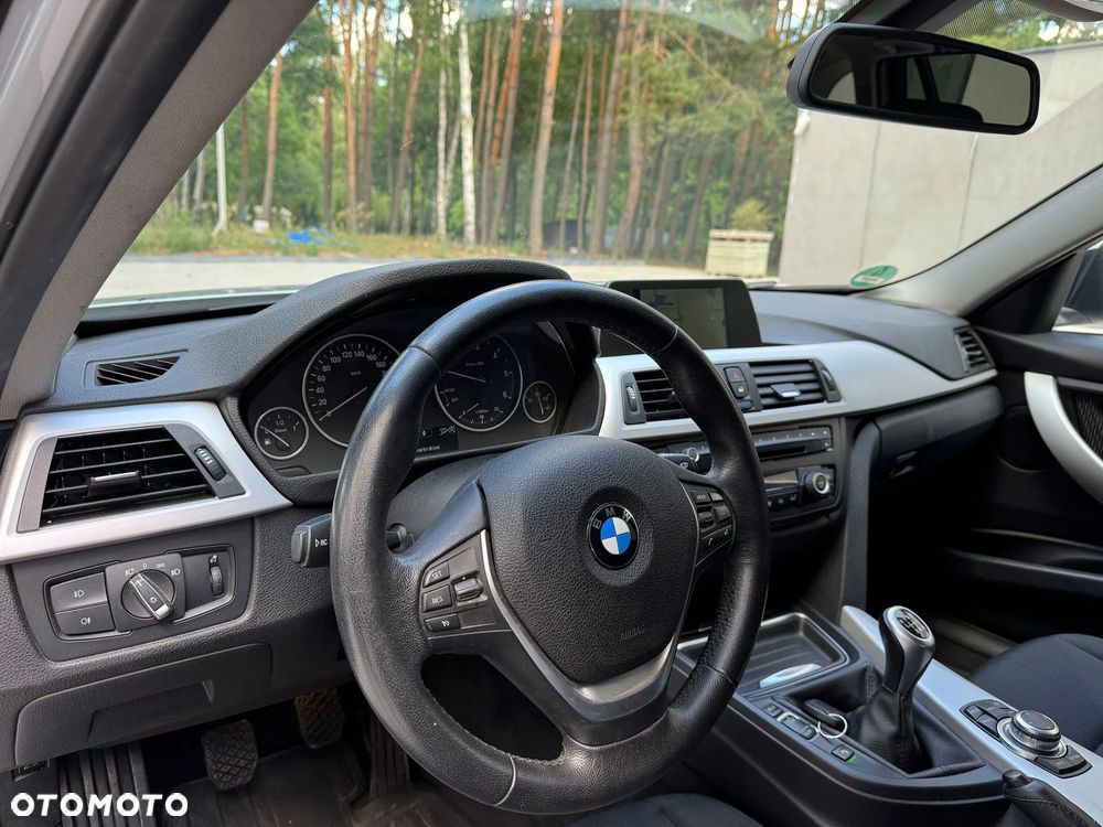 BMW Seria 3 318d DPF Edition Sport - 20
