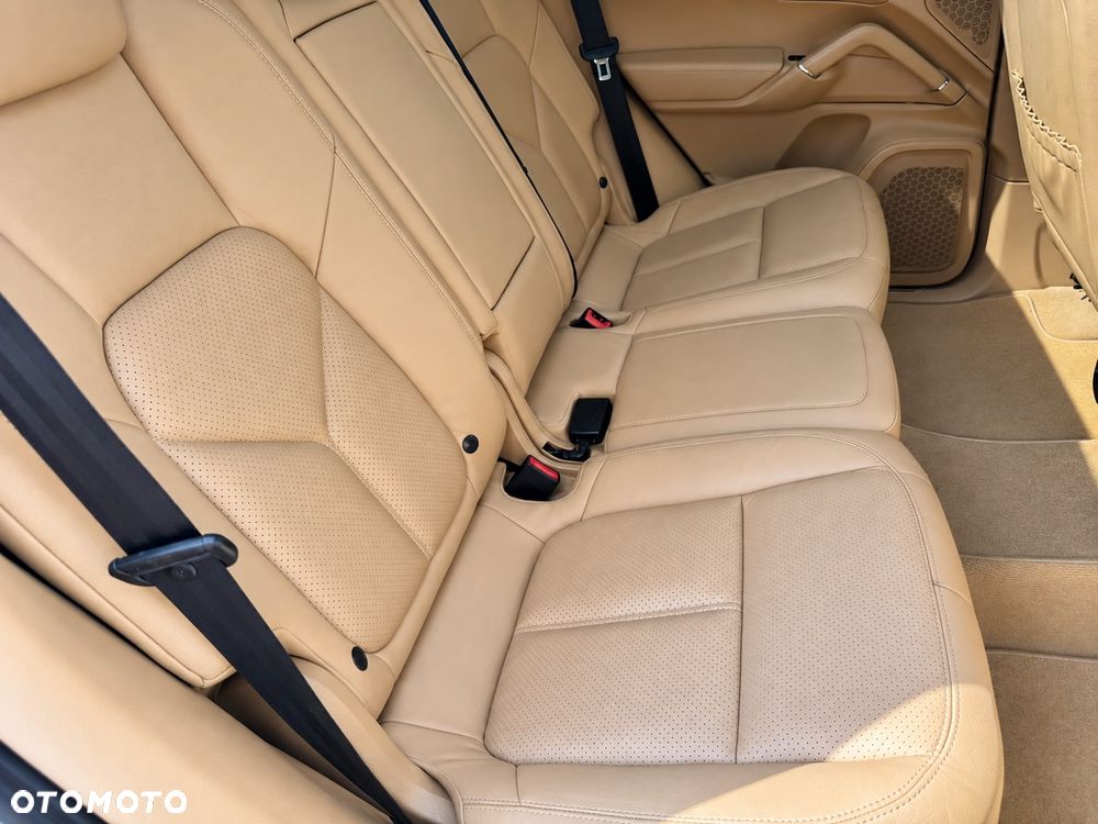 Porsche Cayenne - 16