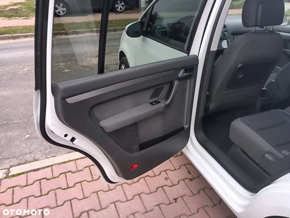 Volkswagen Touran 2.0 TDI DPF BlueMotion Technology DSG Comfortline - 32