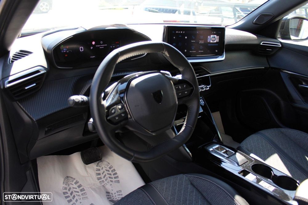 Peugeot 2008 1.2 PureTech Allure EAT8 - 13