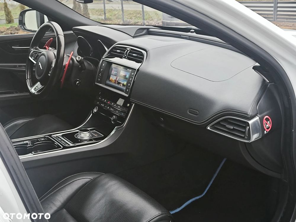 Jaguar XE 20d R-Sport Ingenium Edition - 29