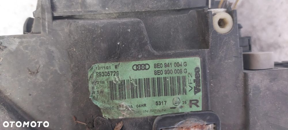 .  PRZOD PRZEDNIA LAMPA PRAWA AUDI A4 B6 - 4