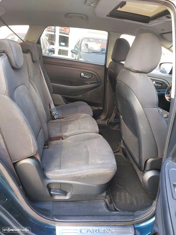 Kia Carens - 14