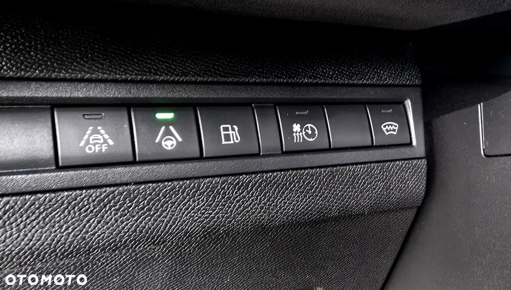 Peugeot 3008 1.6 PureTech HYbrid GT Line S&S EAT8 - 25