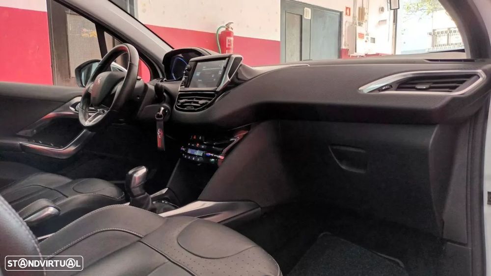 Peugeot 2008 1.2 PureTech Allure - 56
