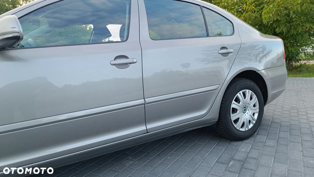 Skoda Octavia 1.6 Ambition - 9
