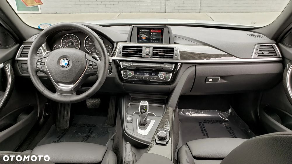 BMW Seria 3 330i Sport Line - 18