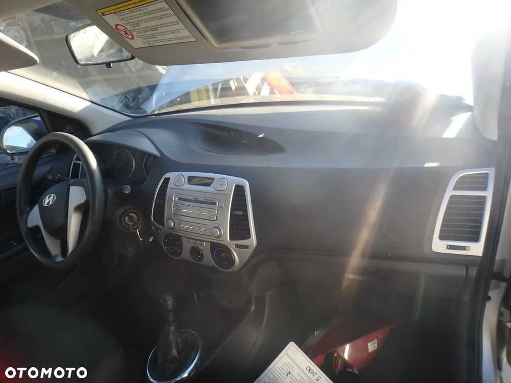Deska rozdzielcza Hyunda I20 - 1