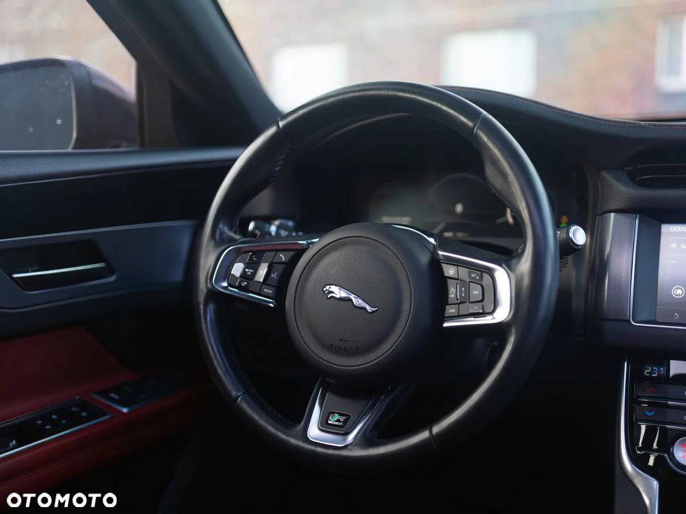 Jaguar XF - 24