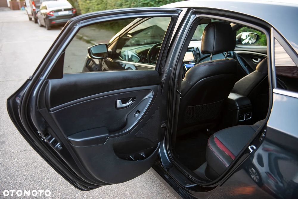 Hyundai i30 1.6 GDI Turbo Luxury - 30