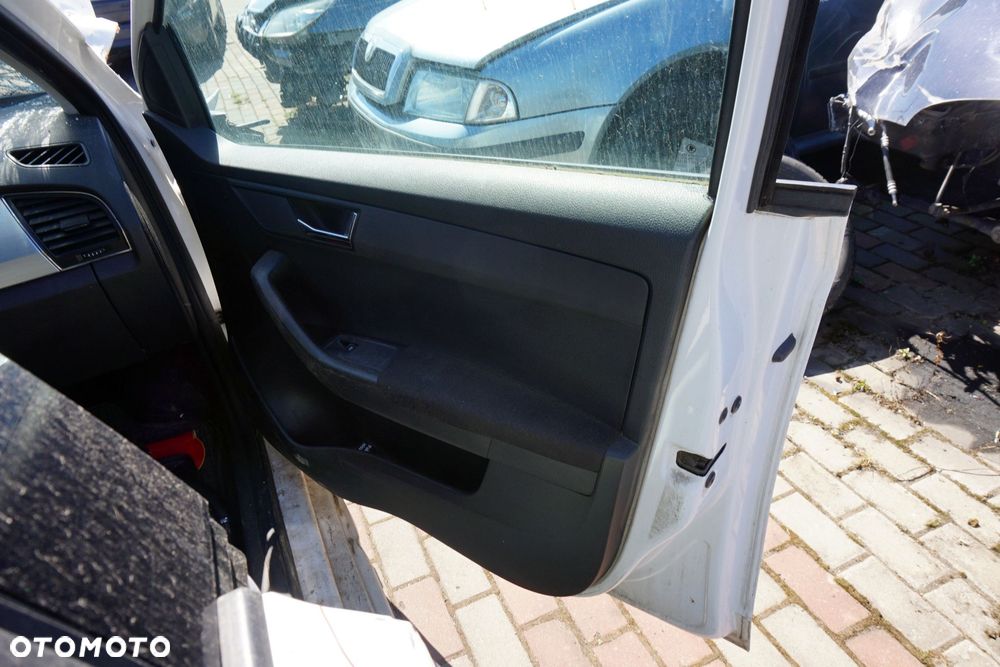 BOCZEK TAPICERKA DRZWI PRAWY PRZÓD FABIA III NJ3 KOMBI 6V0867012 SKODA 2014-2018 - 1