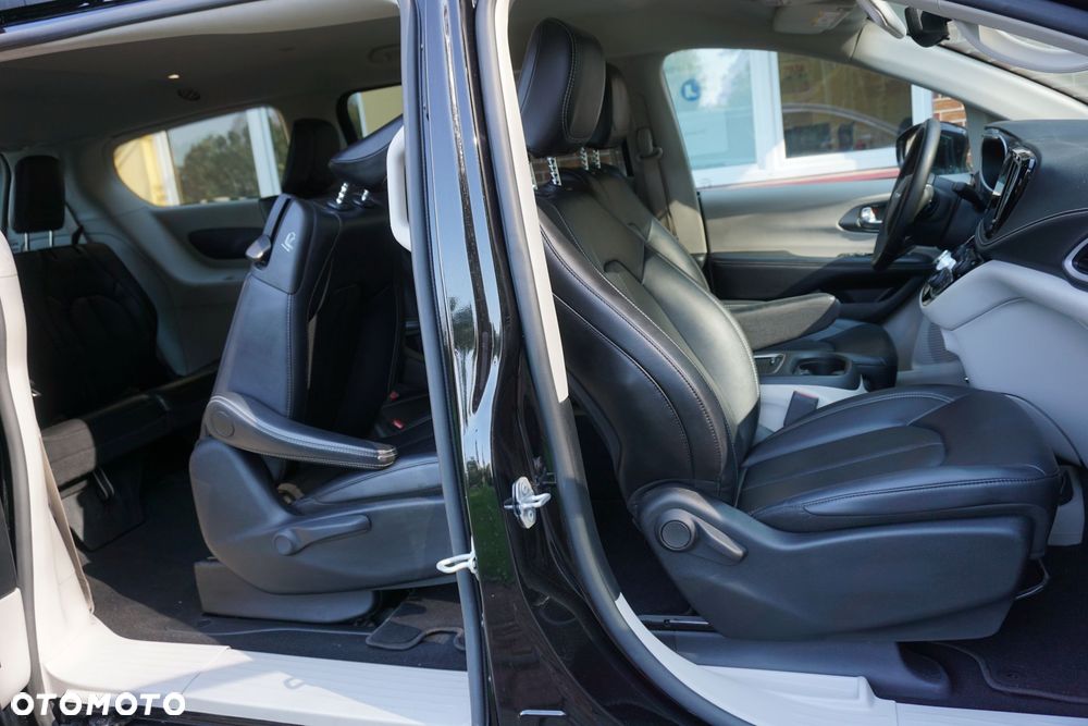 Chrysler Pacifica - 21
