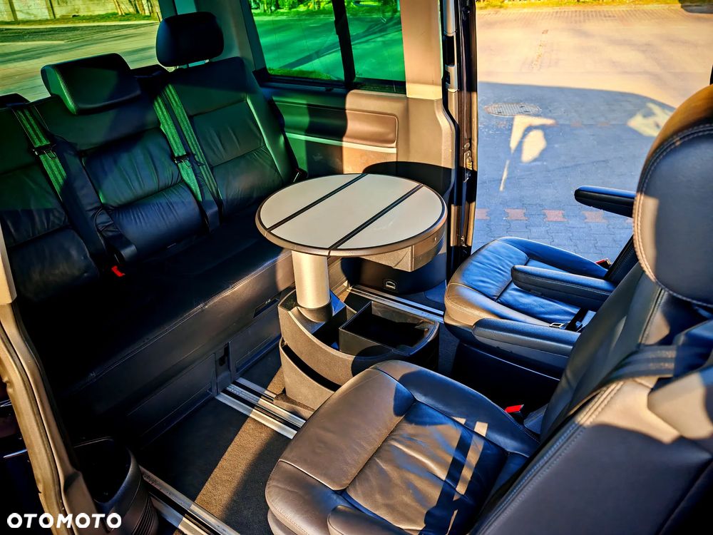 Volkswagen Multivan - 10