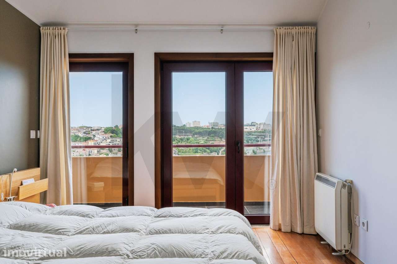 Apartamento T3 Duplex com varanda e vista rio Douro, no Passeio das Vi - Grande imagem: 4/51