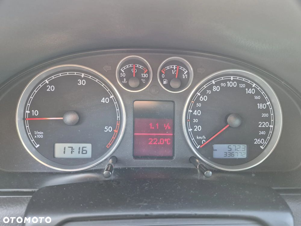Volkswagen Passat Variant 2.0 TDI DPF Highline - 12