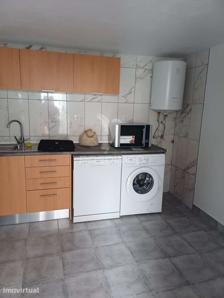 Moradia composta de 2 Apartamentos T1 Remodelados - Grande imagem: 5/14