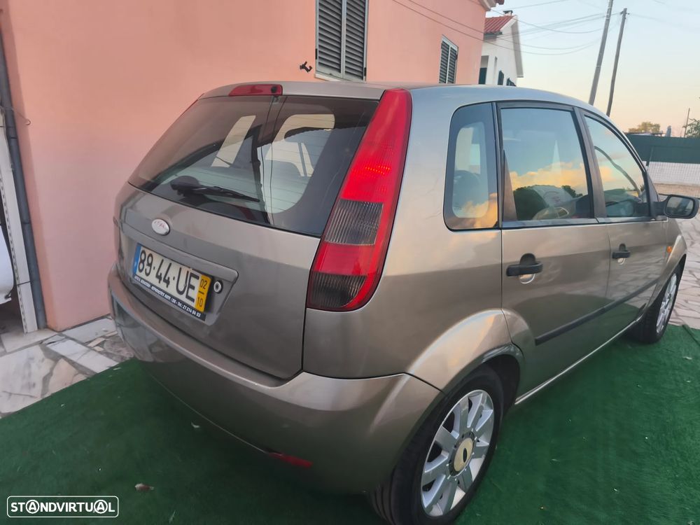 Ford Fiesta 1.4 Ghia - 27