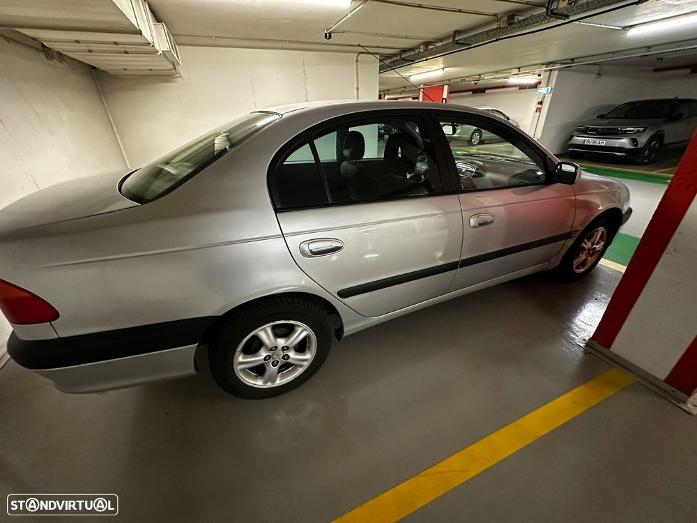 Toyota Avensis Sedan 1.6 Sol - 6